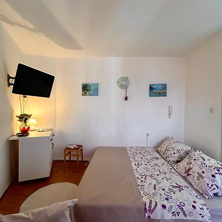 Bright And Charming Studio Apartment Риека Экстерьер фото