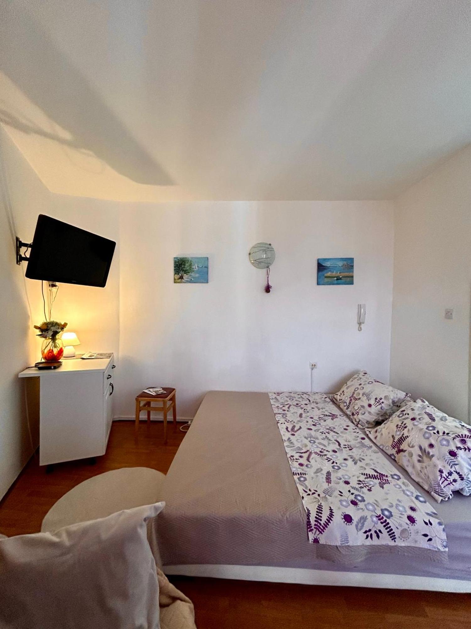 Bright And Charming Studio Apartment Риека Экстерьер фото